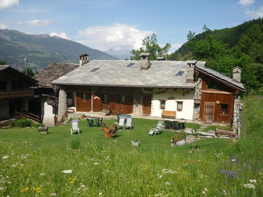 Les Chevreuils Bed & Breakfast Introd Exterior photo