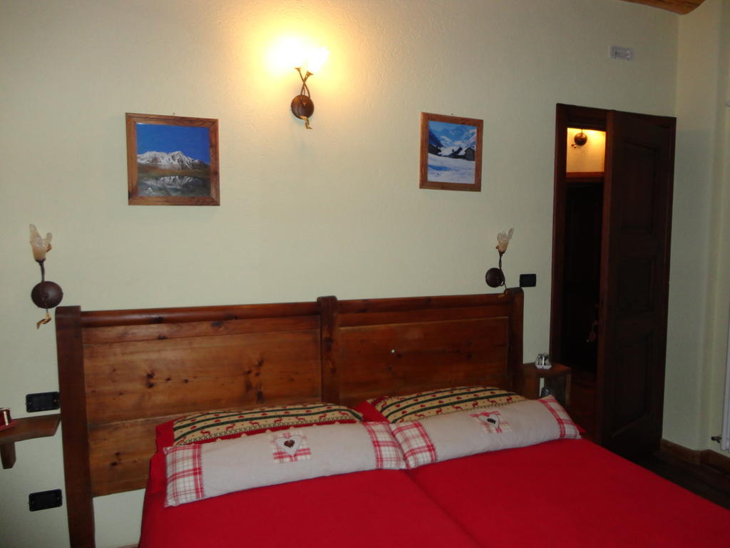 Les Chevreuils Bed & Breakfast Introd Room photo